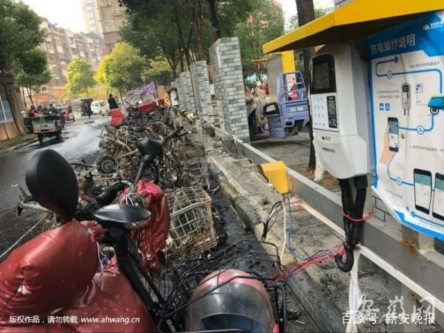 电动车在小区充电桩充电起火？可能是电池老化配图